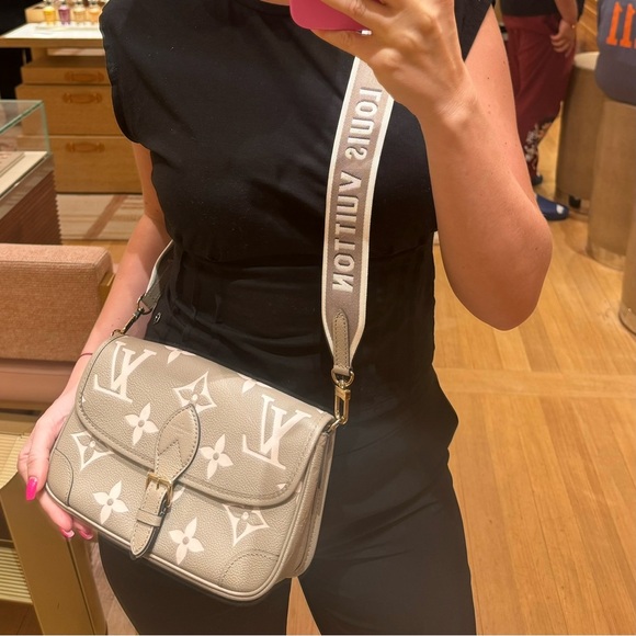 Diane Leather Crossbody Purse Louis Vuitton Authentic New - Picture 10 of 12